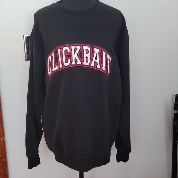 Clickbait Tops - Black Crewneck Clickbait Sweatshirt